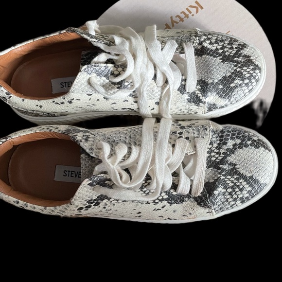 Steve Madden natural snake skin sneaker size 8 - Picture 4 of 7